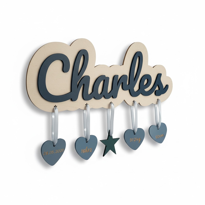 Plaque de naissance personnalisée en bois – Support adapté au prénom – Modèle garçon bleu & blanc cassé