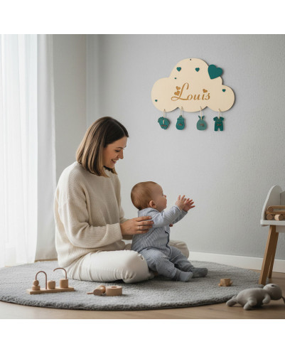 Plaque de naissance nuage personnalisée en bois – Prénom gravé et breloques turquoise menthe
