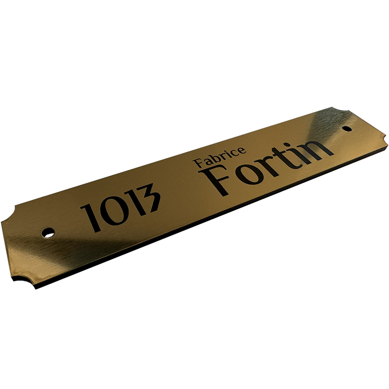 Plaque Maison Personnalisée Or Brossé 186x37 mm – Numéro et Texte Gravé – Rectangulaire Bords Festonnés – Avec ou Sans Trous Plaque Maison Personnalisée Or Brossé 186x37 mm – Numéro et Texte Gravé – Rectangulaire Bords Festonnés – Avec ou Sans Trous