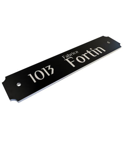 Personalized Black House Sign 186x37 mm | White Engraved | Scalloped Edges