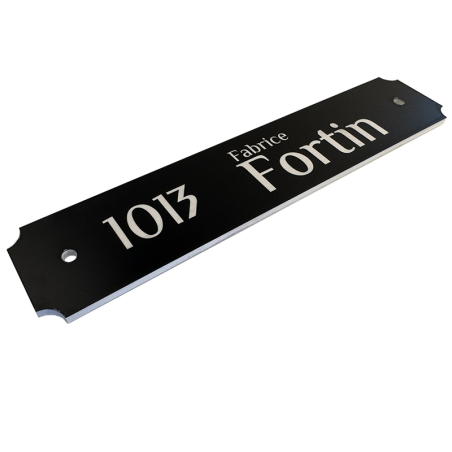 Personalized Black House Sign 186 x 37 mm – White Engraving – Scalloped Edges – Wall or Door Plaque