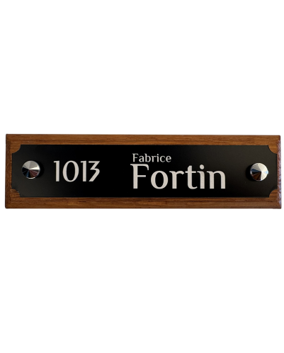 Personalized Black House Sign 186x37 mm | White Engraved | Scalloped Edges