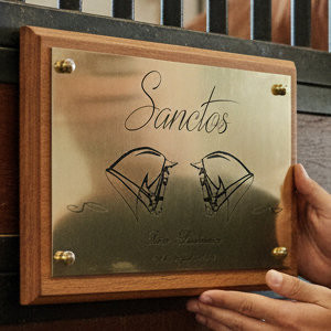 Plaque de box pour chevaux